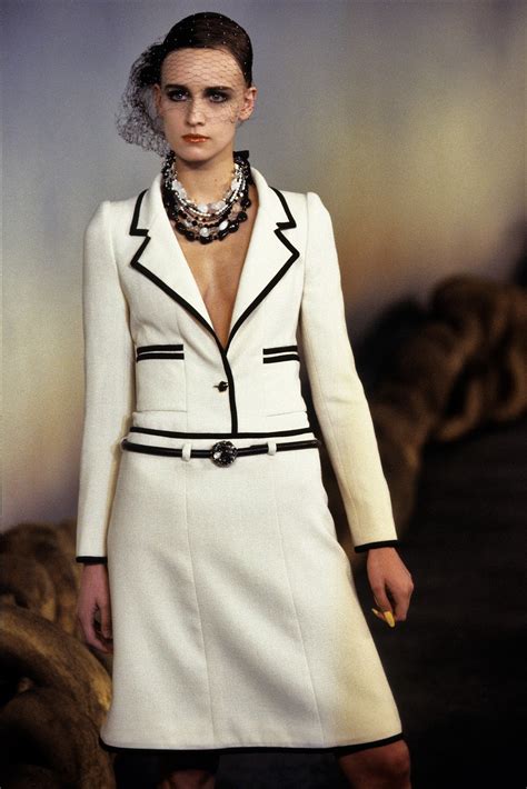 chanel 2001 couture|Chanel runway 2001.